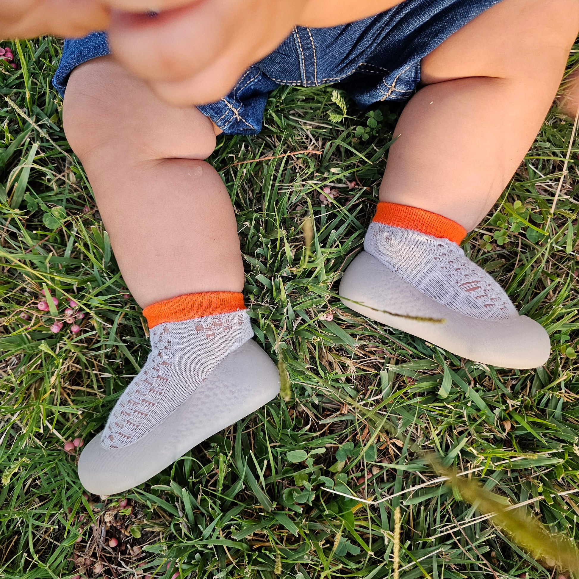 Zapato Calcetín ergonómico para bebés color gris –